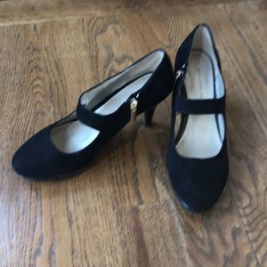 Adorable Bandolino suede stiletto platform heels.